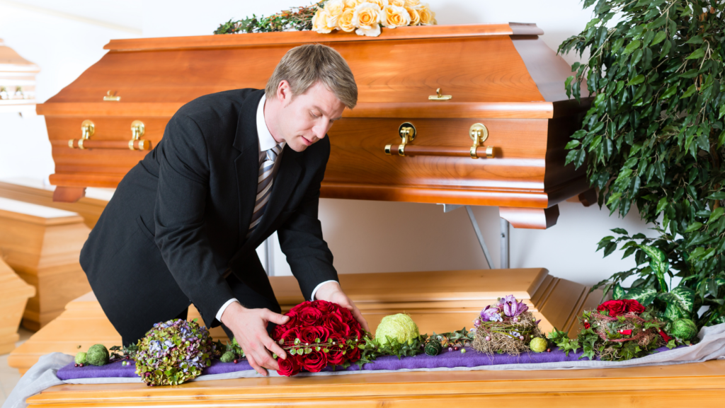 how much money does a mortician make