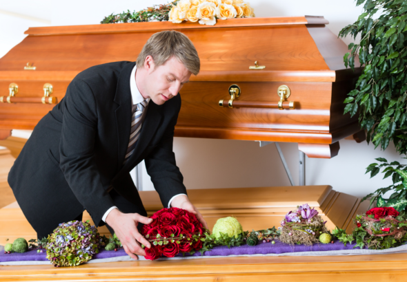how much money does a mortician make