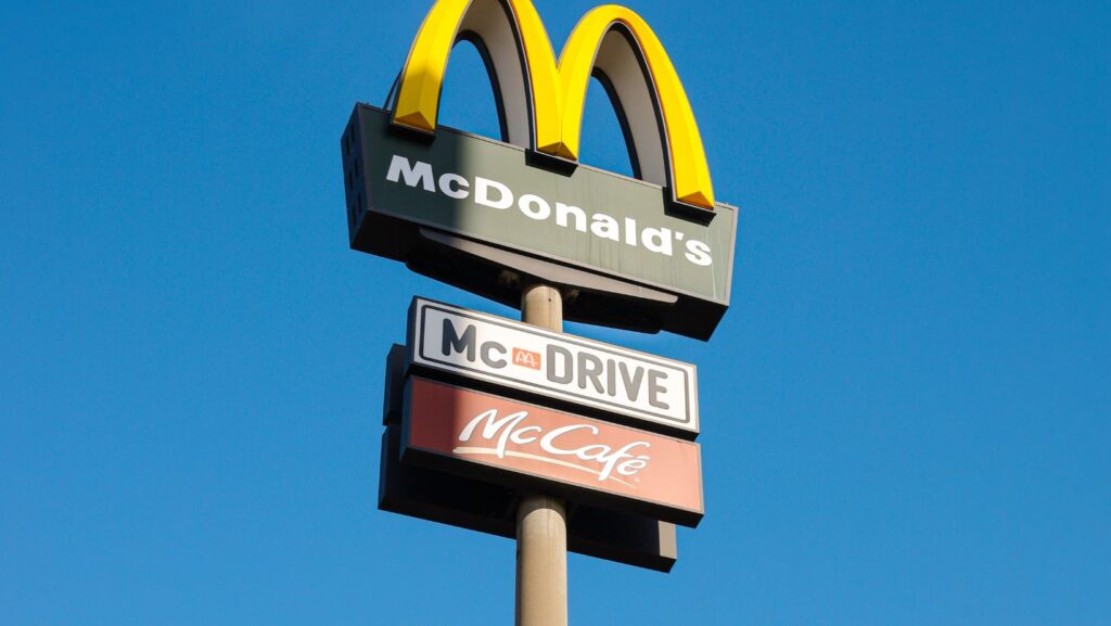 how much money does mcdonald's make in a day