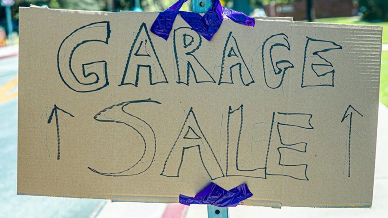 Garage sale sign